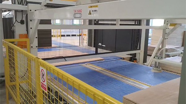 Sistema de manejo de cartón corrugado (dispensador automático de láminas separadoras)